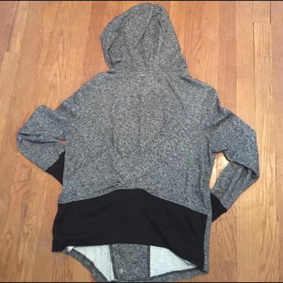 Jack hoodie with asymmetrical hem. - Picture 2 of 2